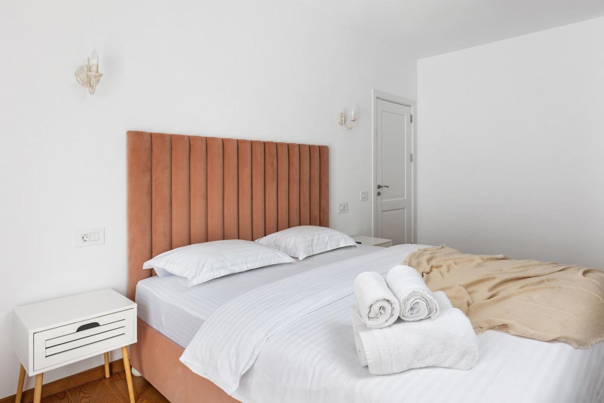 Peak Aparthotel - Old Town - By Cityhost Брашов Екстериор снимка