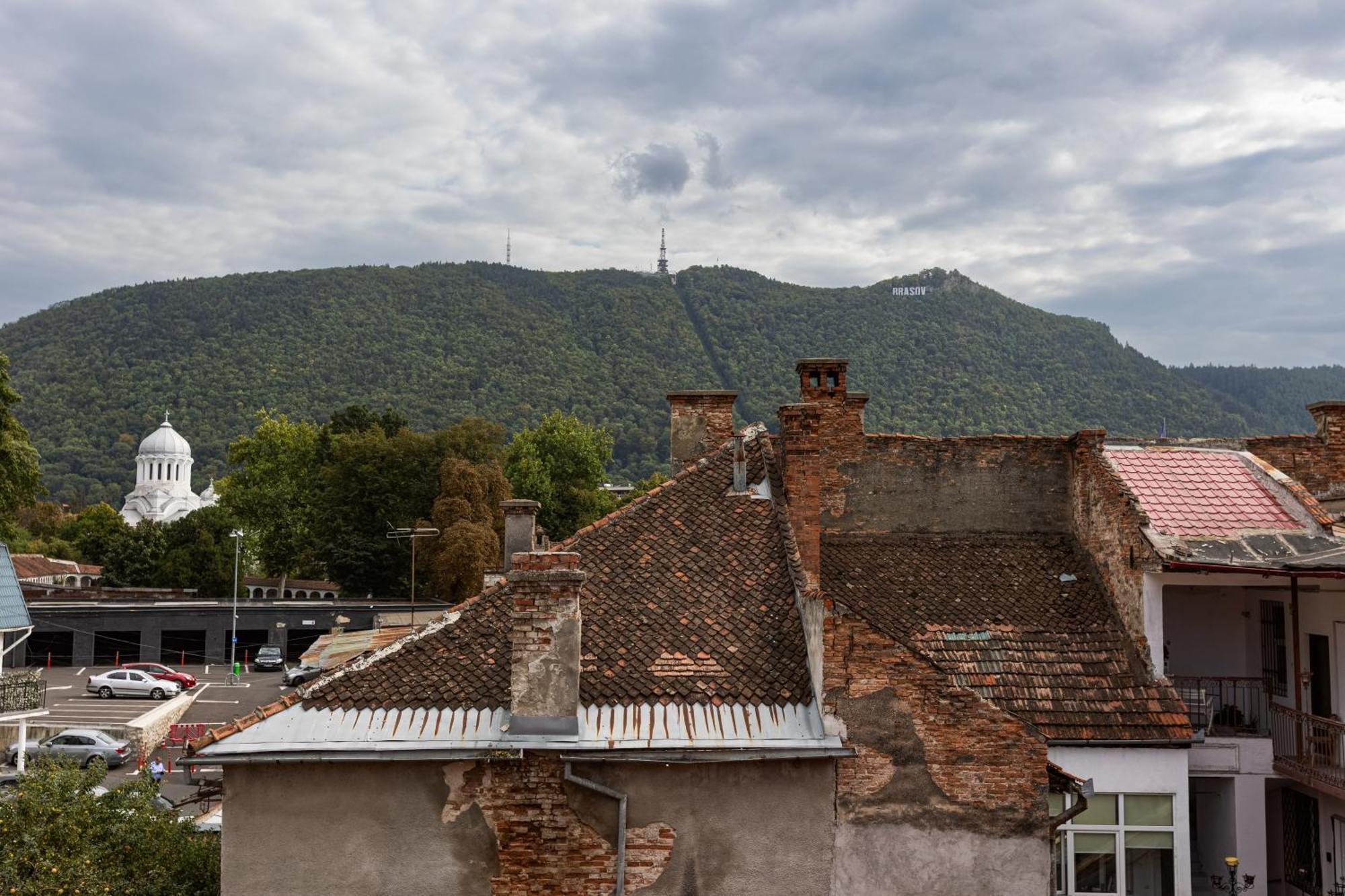 Peak Aparthotel - Old Town - By Cityhost Брашов Екстериор снимка