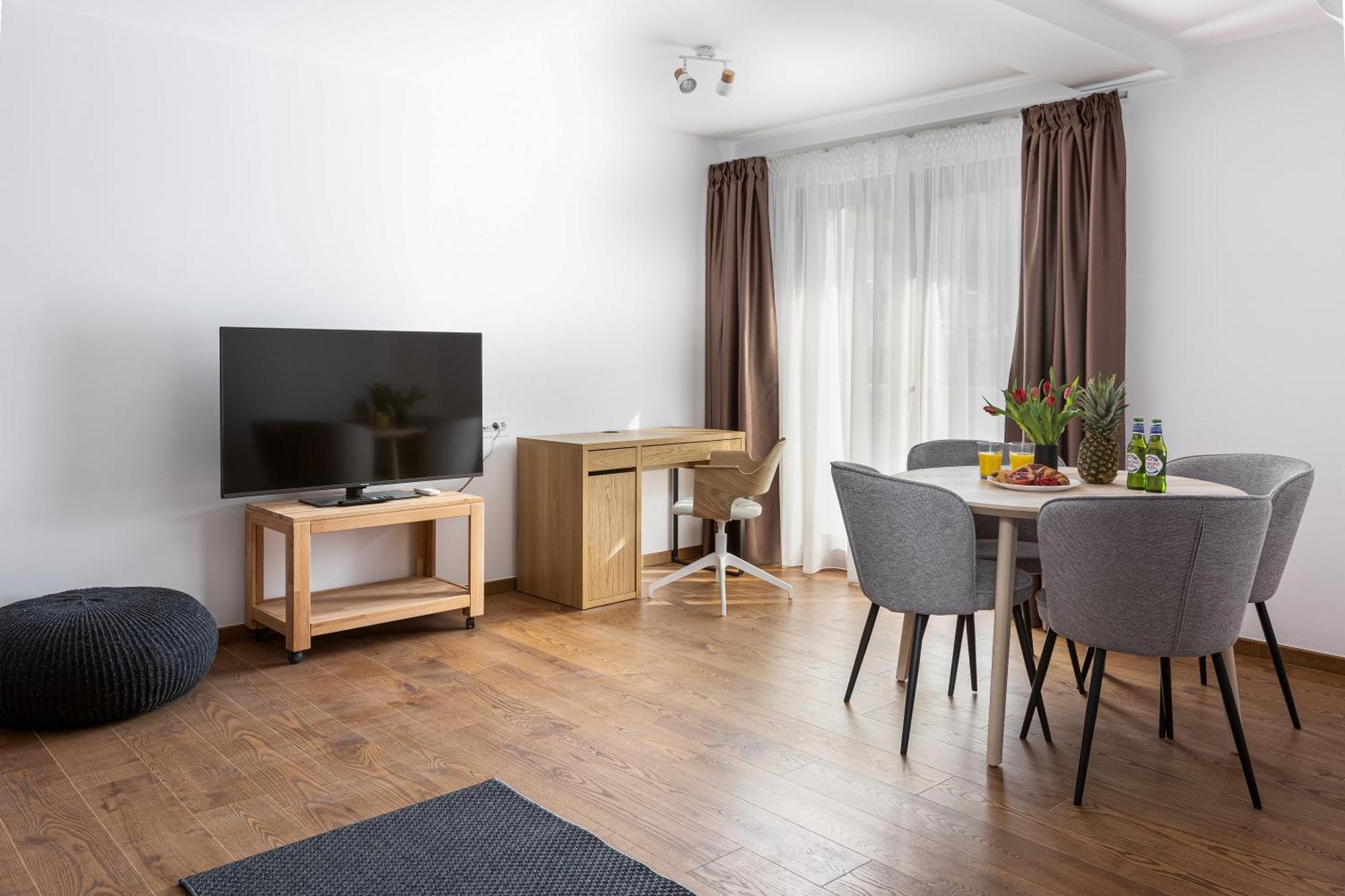 Peak Aparthotel - Old Town - By Cityhost Брашов Екстериор снимка