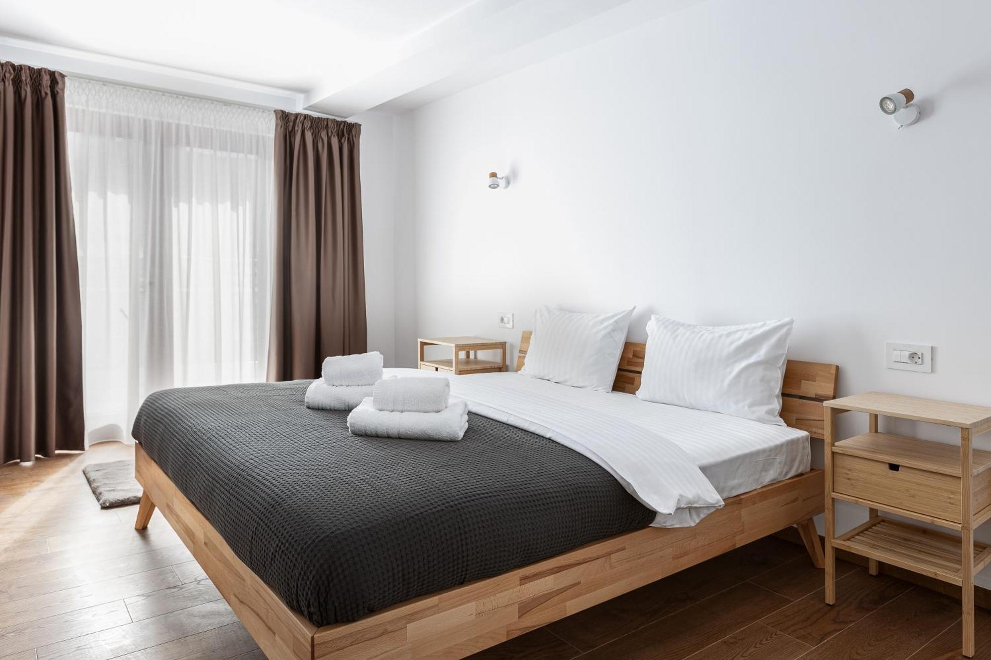 Peak Aparthotel - Old Town - By Cityhost Брашов Екстериор снимка